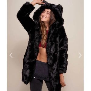 SPIRITHOODS BLACK PANTHER CLASSIC FAUX FUR COAT | WOMEN'S - LARGE